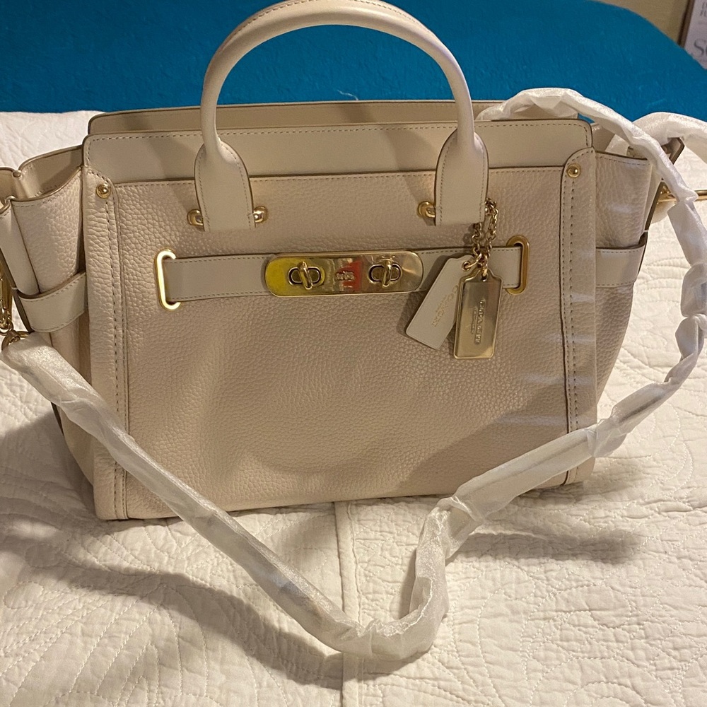 Elegant Cream Handbag